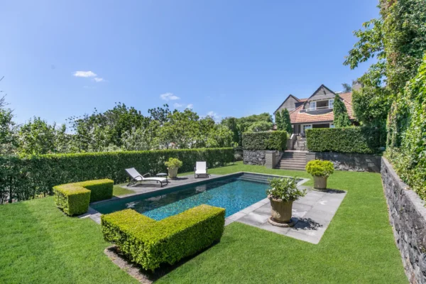 mydimport-1632738227-hires.28074-0V4A7419 copy Garden and pool area of a Roy Binney designed home